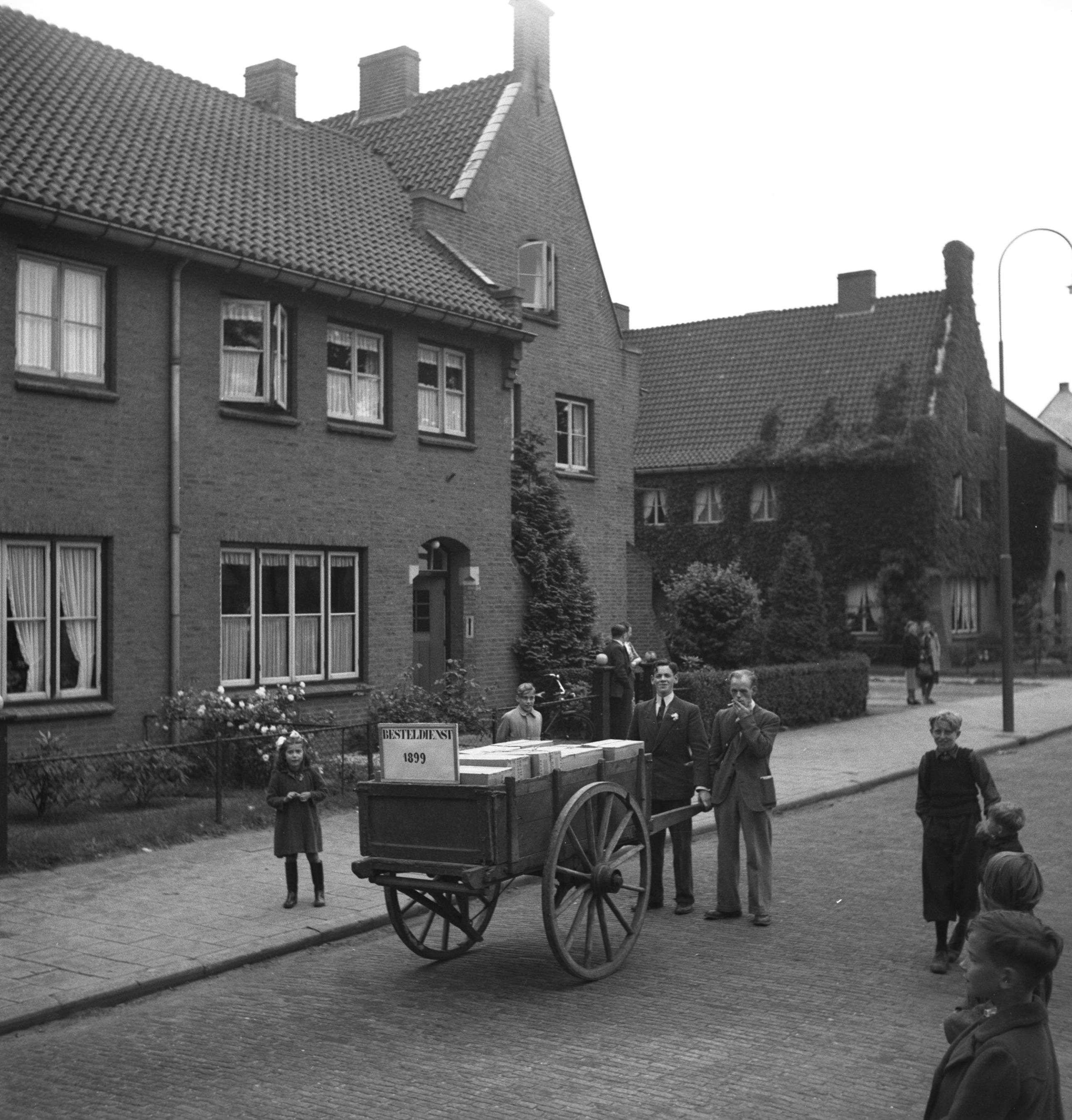 Gouden jubileumfeest van de firma H. Jos van Susante sigarenfabrieken, Boxtel 1949 (foto: Fotopersbureau Het Zuiden, collectie BHIC 1901-001033)