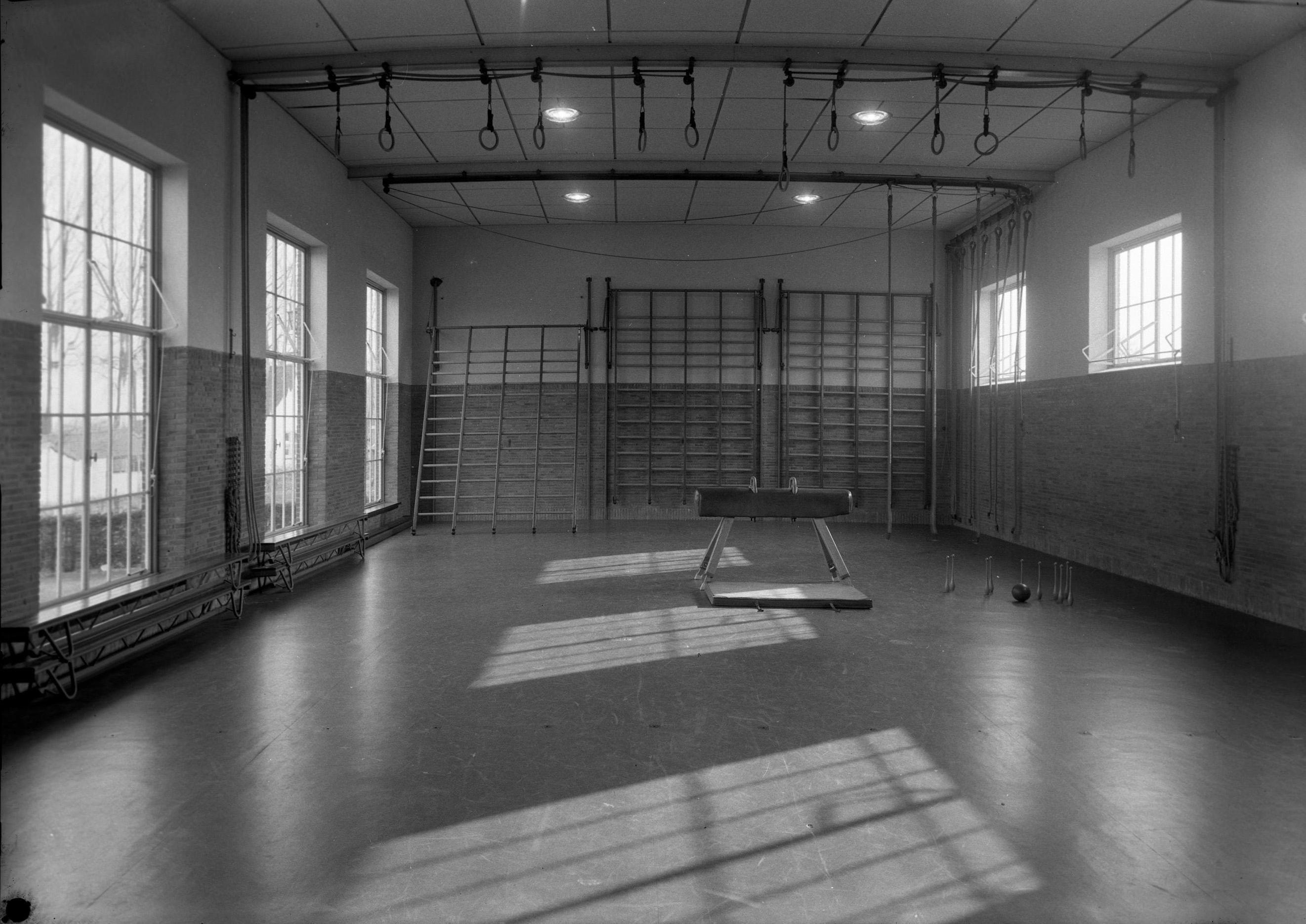 Gymlokaal van de rk meisjesschool, Liempde 1960 (foto: Fotopersbureau Het Zuiden, collectie BHIC 1902-001324)