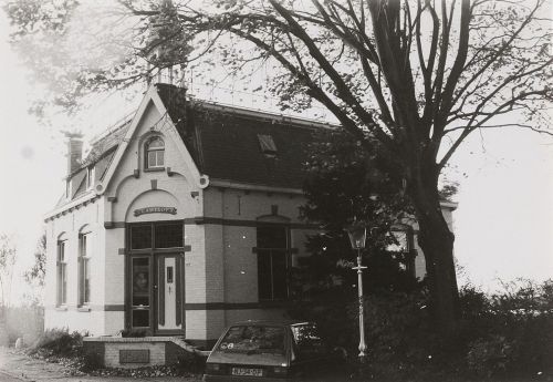 Camelot. Raadhuis van gemeente Alem, Maren en Kessel. Gebouwd in 1901, gebruikt als raadhuis sinds 1908 (Provincie Noord Brabant)