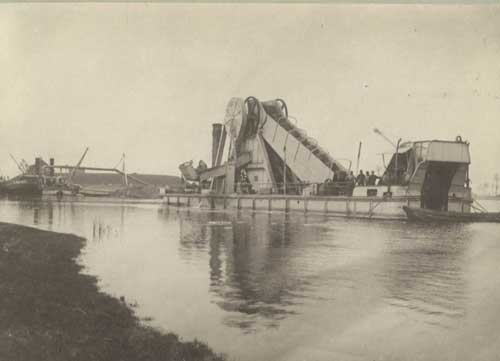 Andel, Maashaven Sluis Andel. Persmolen links ligt gereed voor de afsluiting, 1883 (Salha, hsd06218)