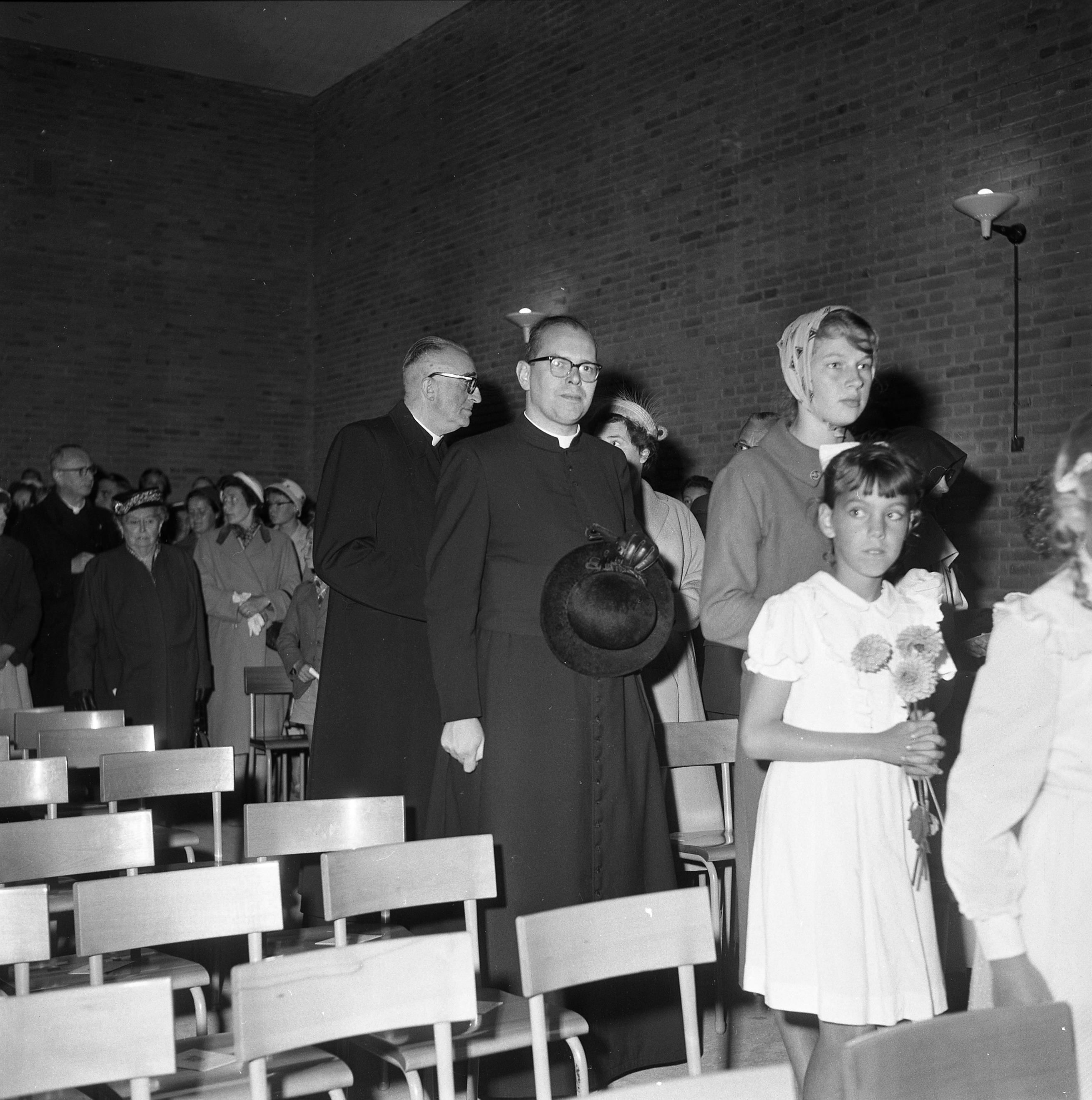 Installatie van H.A.K.M. de Beer als pastoor van de Maria Reginakerk in Boxtel, 21 september 1958 (Fotopersbureau Het Zuiden, collectie BHIC 1901-001237)
