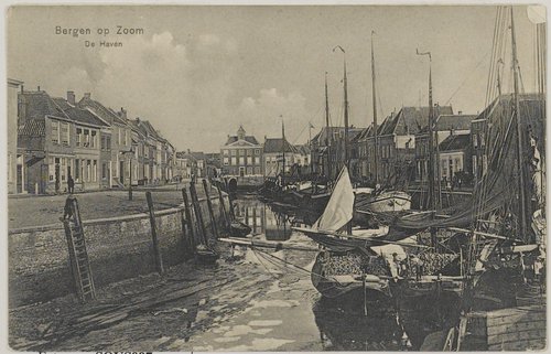 Bergen op Zoom, Oude Binnenhaven (thans gedempt); links Noordzijde Haven, rechts Zuidzijde Haven, 1925 (WBA, Foto Archief Bergen op Zoom, BOZ001026939)