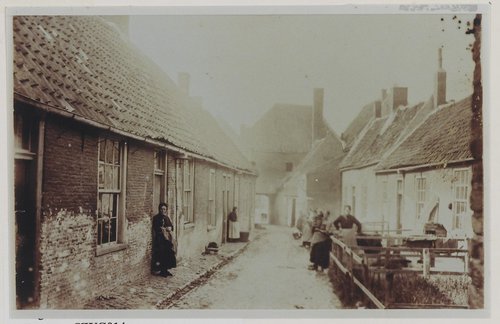 Bergen op Zoom, Bergen op Zoom, Zuidzijde Haven 'De Poort van 's Lands Welvaren', 1900 (WBA, Foto Archief Bergen op Zoom, BOZ001032229).jpg