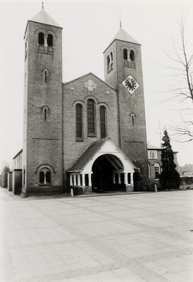 De H. Gerardus Majella Kerk te Weebosch, gebouwd in 1907 (Collectie PNB, 1981) 