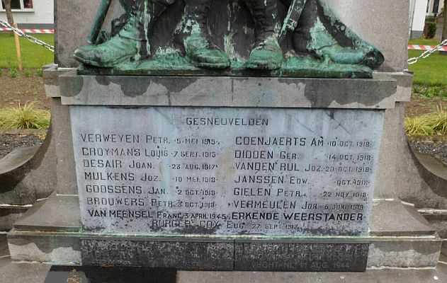 De naamlijst van Achelse gevallenen op het monument