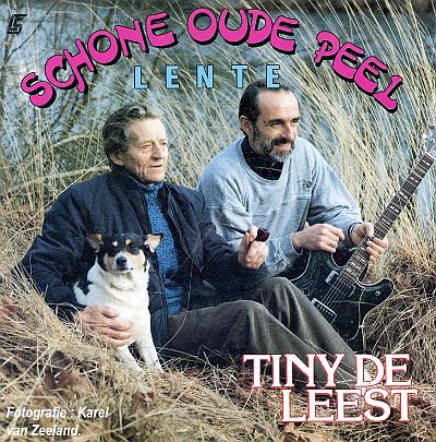 Harry Vesters (met pijp en hond) en Tiny van Leest (hoesje van de single)