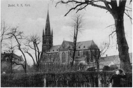 R.K. Kerk O.L.V. Visitatie, gebouwd in 1912, foto 1915 (Collectie Heemkundekring ‘De Baronie van Cranendonck’, RHC-Eindhoven)