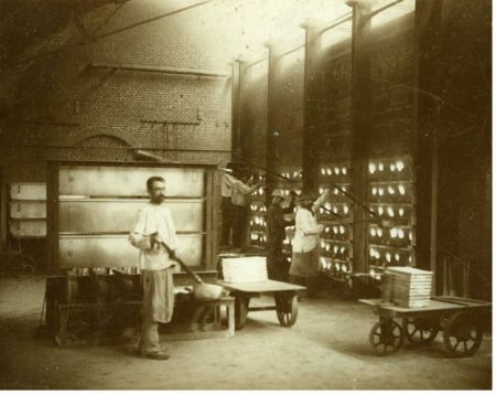 Het thermische zinkproces, met de Luikse ovens, 1900 (bron: Collectie Heemkundekring ‘De Baronie van Cranendonck’, RHC-Eindhoven)