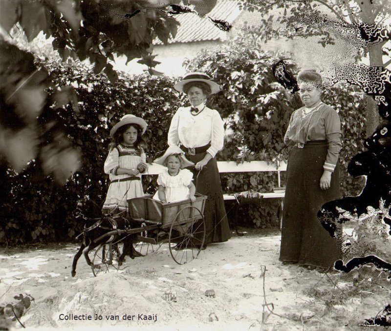 Mevrouw Daran en twee kinderen, onbekende vrouw.