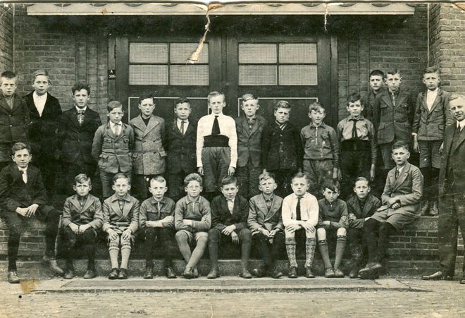 Samen foto's beschrijven: de klas van Meester Van Bussel, c. 1932-1933