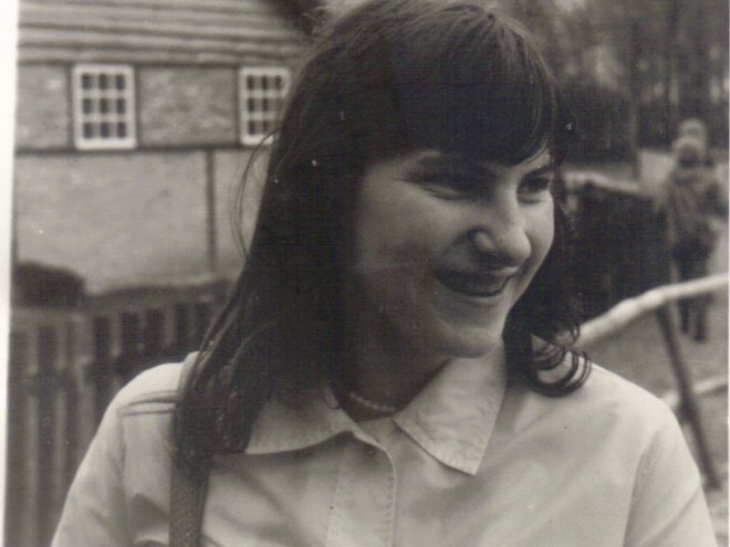 Foto van Ingrid uit de tijd dat ze op de Wijnberg zat. Genomen op een schoolreisje naar de Flevohof.