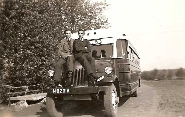 Foto's beschrijven: de naoorlogse bus van Van Dongen was oorspronkelijk een half-track van het leger