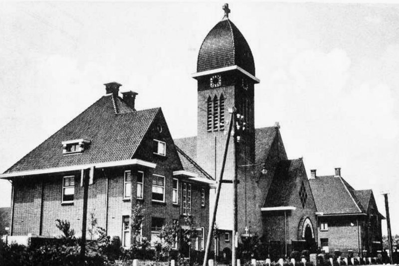 Straatbeeld met H. Blasiuskerk, ca. 1931 (Fotoarchief Heemkundekring Made en Drimmelen)
