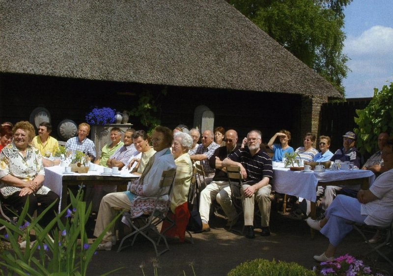 2003 Bonte middag bij de Vlaamse schuur van de familie Bax, foto archief Heemkundekring De Vlasselt