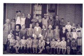 Openbare lagere school Boxmeer 1932-1933 kort voor de opheffing