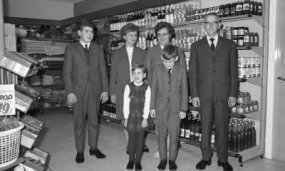 Dinther, 1962. Opening winkel, klik voor een groter beeld