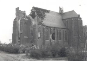 De ruïne van de kerk van Nuland, 1944