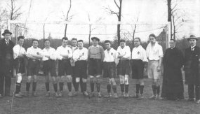 Het eerste elftal van VFC Vught weer thuis, 1922