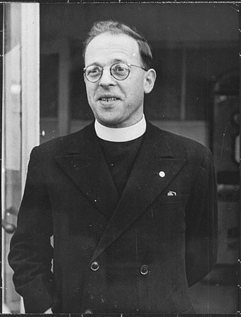 Pater Lodewijk Bleys (bron: Beeldbank WO2 / NIOD, coll. NIOD, nr. 24636) 