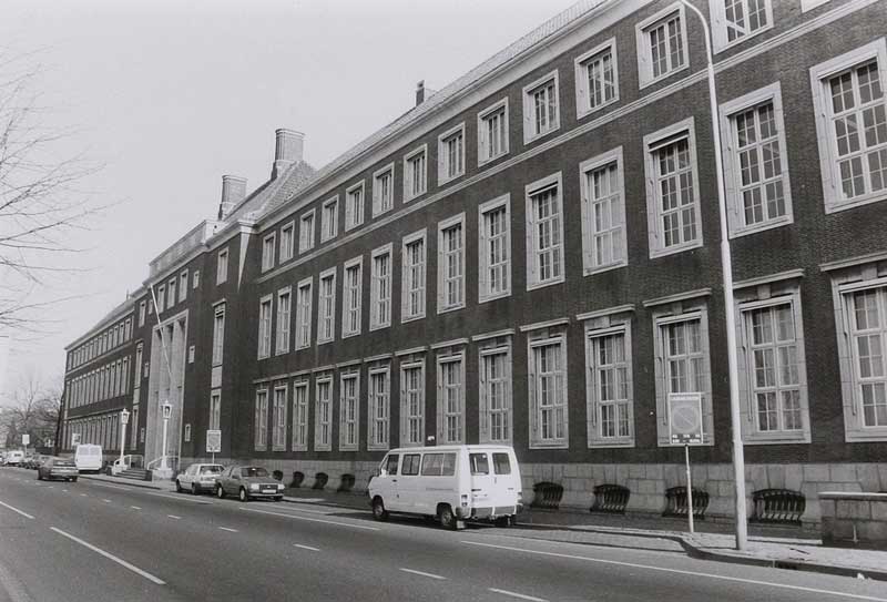 Het Bossche Paleis van Justitie in 1990 (foto: Wies van Leeuwen / Provincie Noord-Brabant. BHIC fotonummer PNB001034065)
