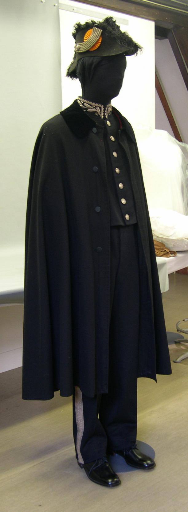 Het uniform met cape