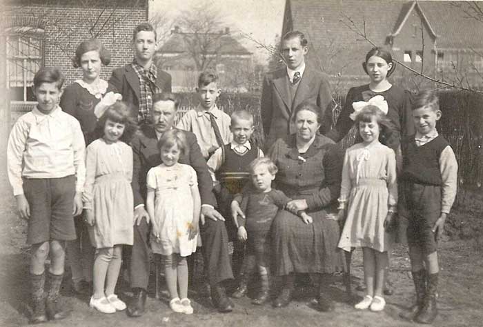 Het gezin Linders uit Mill (foto: collectie F. Linders)