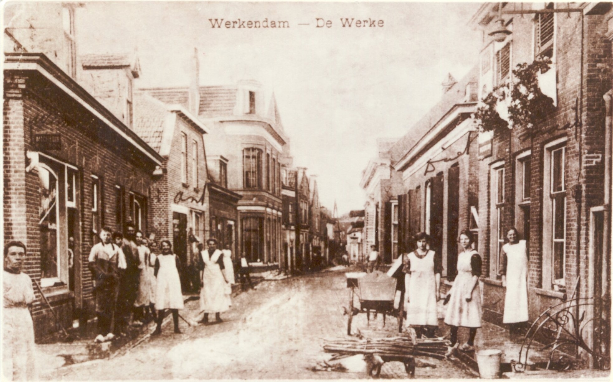 De Werken en Sleeuwijk, Het dagelijks leven in de Kruisstraat nabij de grens tussen Werkendam en De Werken, ca. 1900 