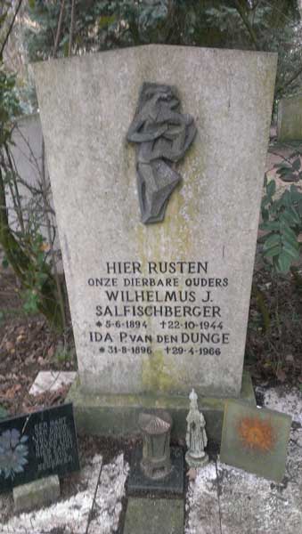 Het graf van Wilhelmus Salfischberger en Ida van den Dunge (datum foto onbekend)