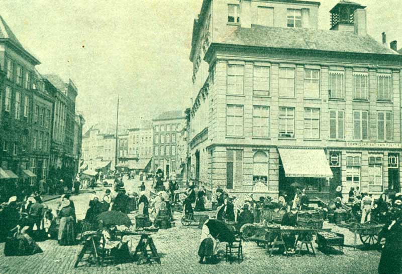 Marktdag op de Markt en de Pensmarkt, c. 1890-1900 (Erfgoed 's-Hertogenbosch, fotonr. 0002499. Publiek domein)