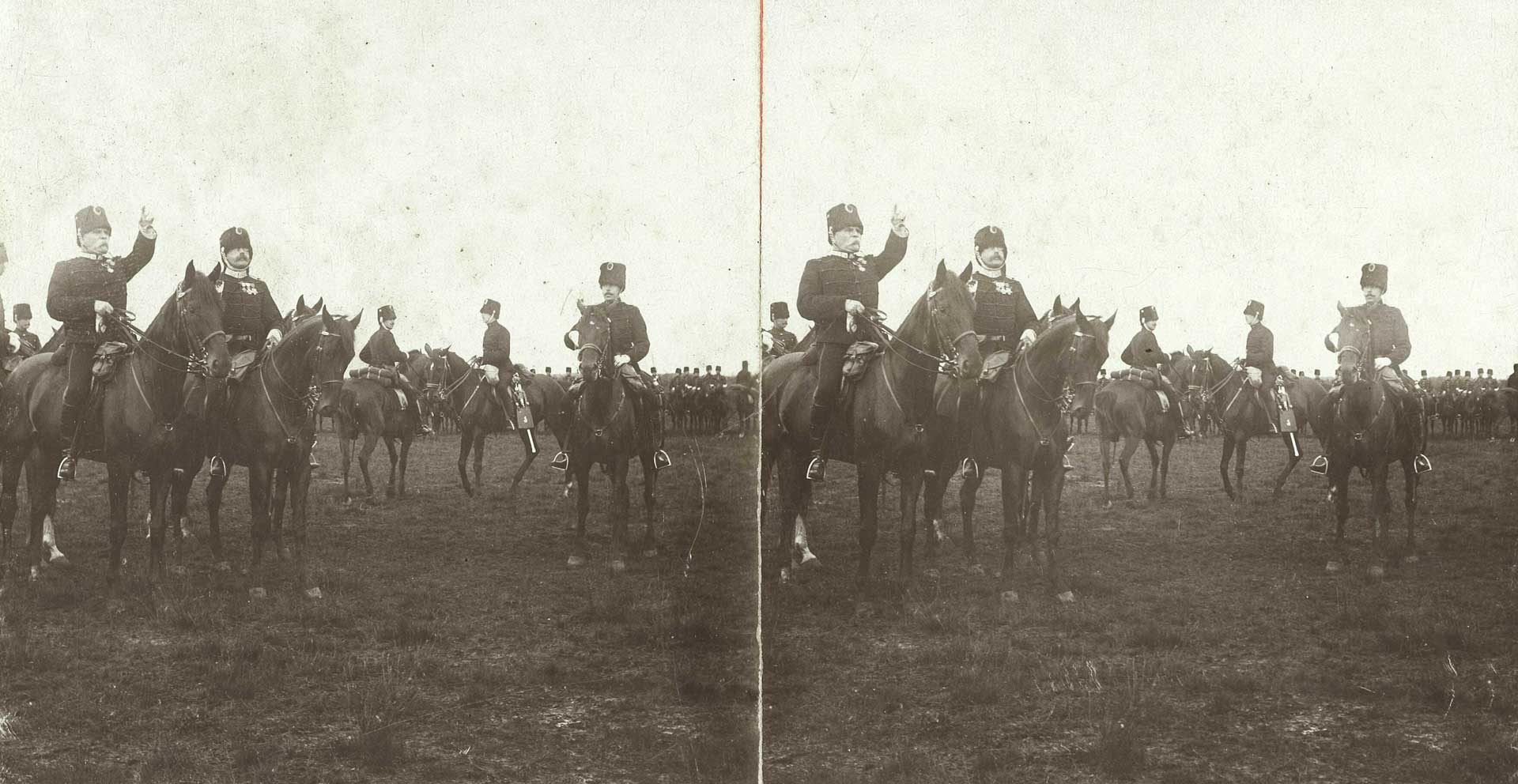 Ceremoniële bijeenkomst op de heide van cavalerie, c. 1900-1910 (Bron: Collectie Nederlands Instituut voor Militaire Historie nr. akl004026)