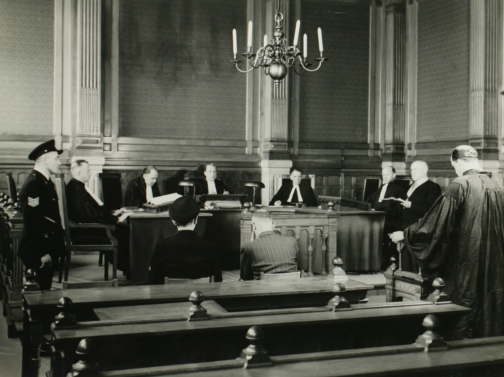 Zitting in het Paleis van Justitie, 1952 (foto: Fotopersbureau Het Zuiden. Bron: Erfgoed 's-Hertogenbosch nr. 0041140. CC0)