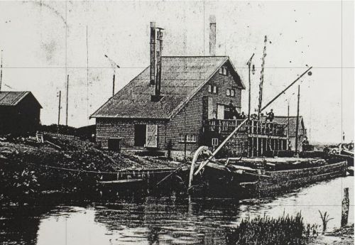 Prentbriefkaart van het voormalige turfstrooiselfabriek van de Maatschappij " Griendtsveen " in de Astense Peel (Uitgever: Foka, bron: Regionaal Historisch Centrum Eindhoven)