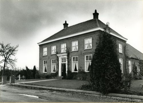 Oude woning van burgemeester Caners en tevens het gemeentehuis (ca. 1980)