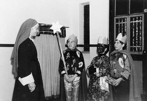 Driekoningen op bezoek bij het Sint Jozefhuis in Reek, 1966 (foto: Ton Cruijsen, bron: coll. BHIC, fotonummer 1903-000656)