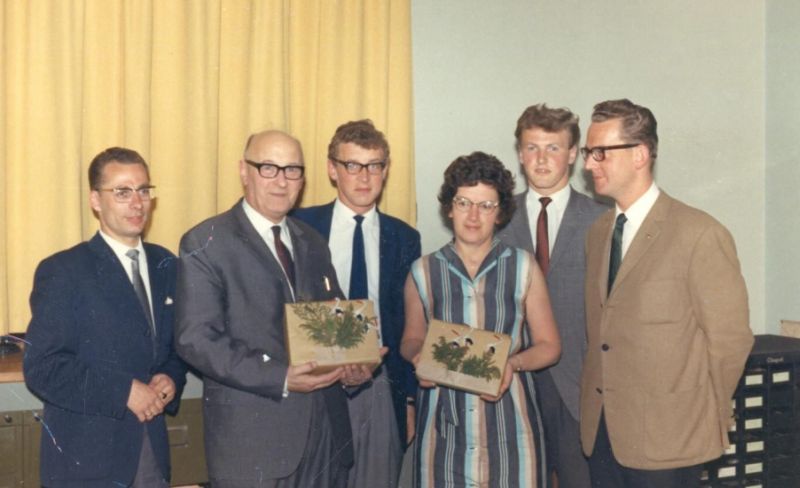 In mei 1966 worden de bevolkingskaarten van ruim 300 Eerdse 'Uivers' overgedragen aan Veghel.