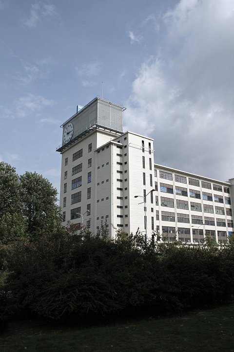 Het Klokgebouw van Philips in Strijp (foto: Robert de Greef, 2008. Bron: Wikimedia Commons. CC BY-SA 3.0)