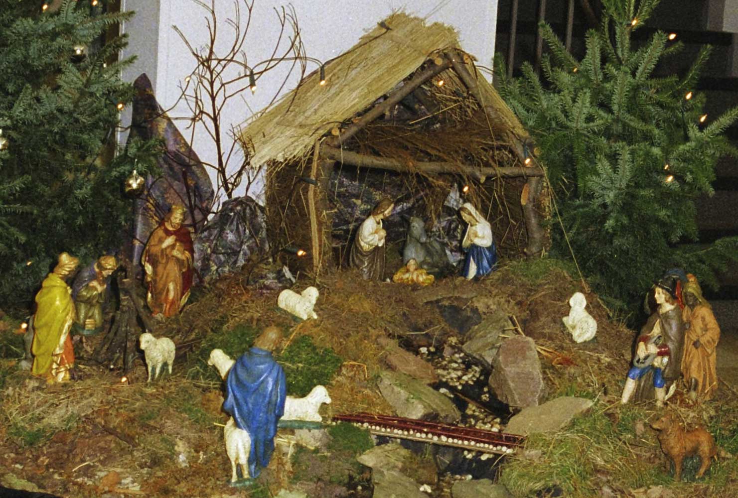Kerststal in Huize Heelwijk in Heesch (Foto: A.H. van der Stappen, 1994; BHIC fotonummer 1699-002014)