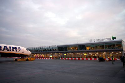 Luchthaventerminal (foto: inoue-hiro, 2007. Bron: Wikimedia Commons)
