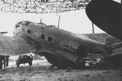 Uitgebrande Heinkel na de Notabwurf op 10 september 1940 (bron: Ministerie van Defensie)