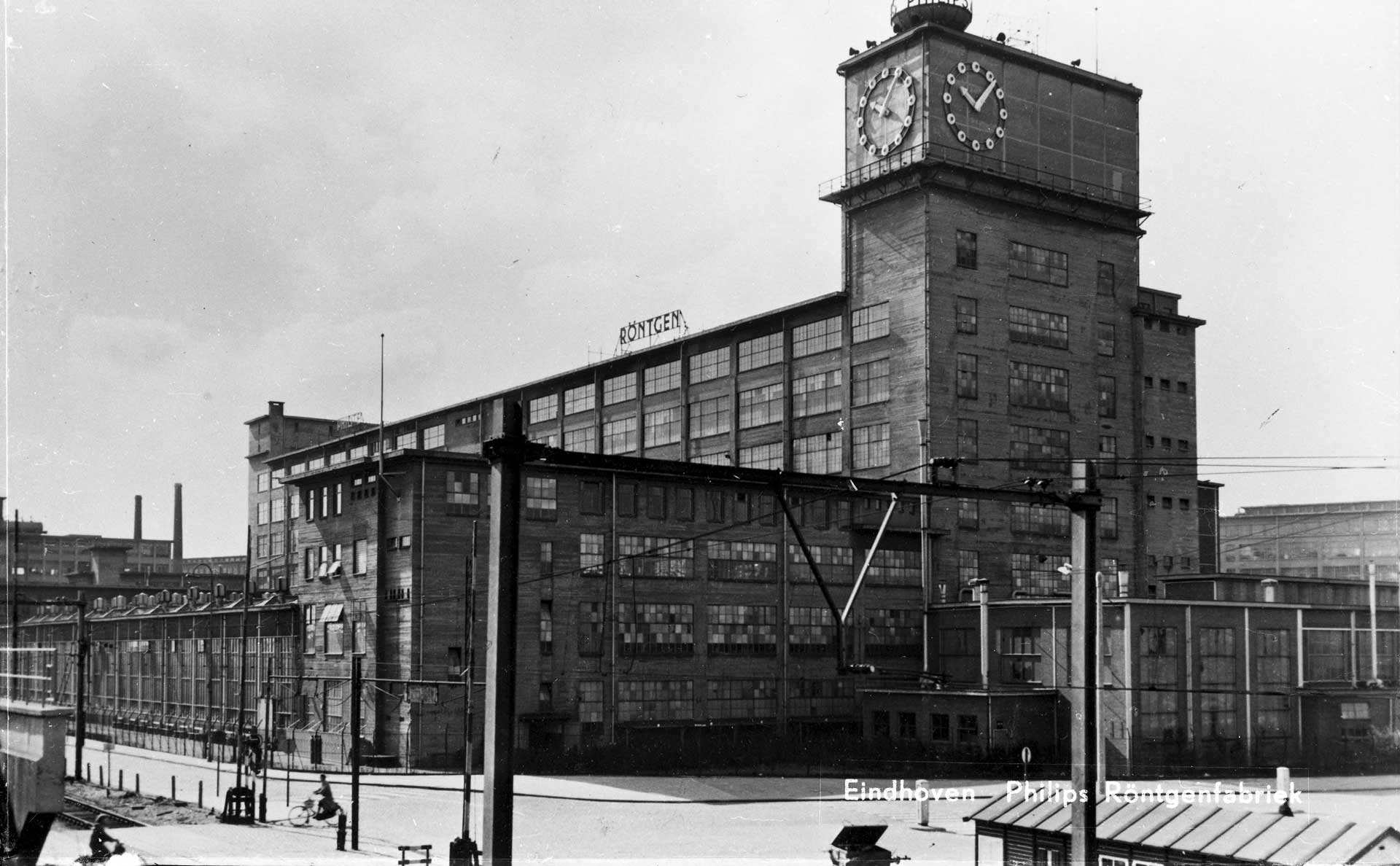 Het 'Klokgebouw' van Philips, toen de Röntgenfabriek (BHIC, fotonummer 1220-000745)