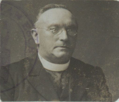 Pastoor van Duuren, van 1911 tot en met 1940 pastoor van de Sint Willibrordus parochie