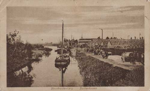 Geertruidenberg, Buitenhaven. Zout lossen bij de "Juin", 1914 (RAT)
