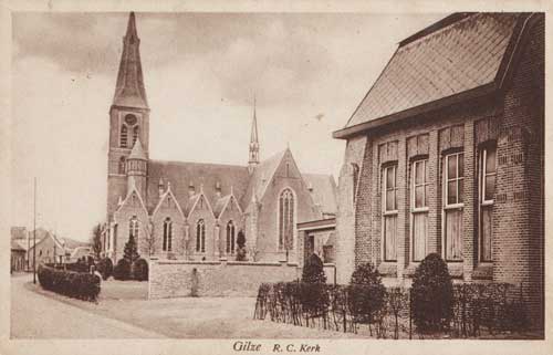 R.K. kerk en pas verbouwd patronaat te Gilze omstreeks 1925 (057856, RAT)