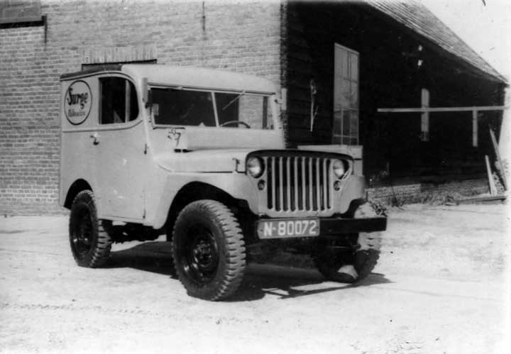 De servicewagen van Heesters was een jeep met een gesloten carrosserie (BHIC, coll. Heesters)