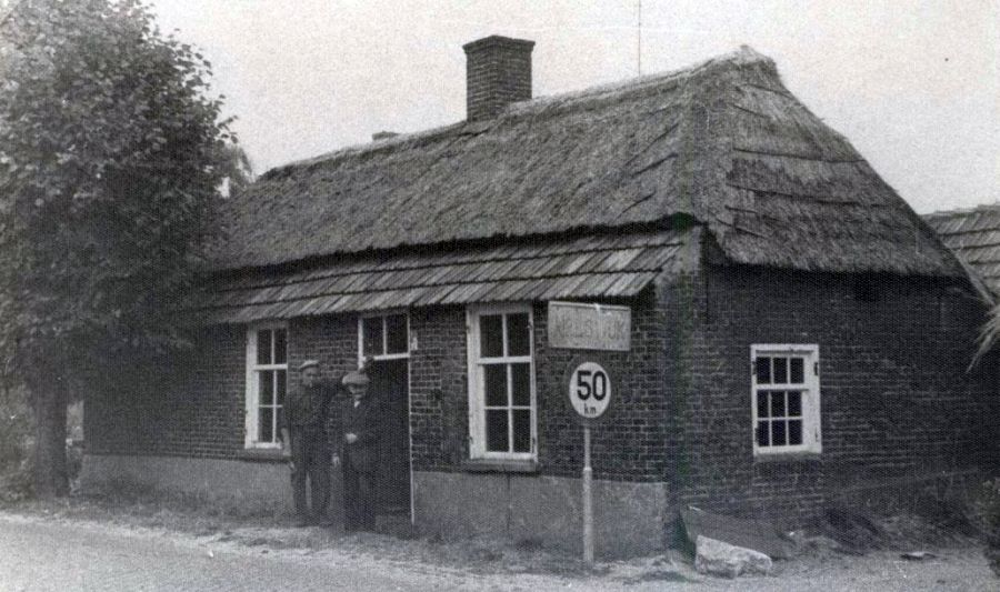 Foto: BHIC. In de jaren’60 draagt het kombord trots de naam ‘Heeswijk’.