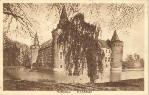 Het kasteel, gebruikt als raadhuis vanaf 1923 (Uitgever: J. Strijbosch, bron: Regionaal Historisch Centrum Eindhoven) 