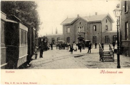 Het stationsplein, met links de tram naar 's Hertogenbosch, 1901 (Uitgever: J.M. van de Burgt, bron: Regionaal Historisch Centrum Eindhoven)