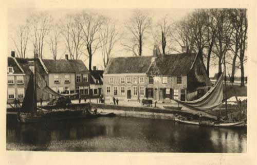 Heusden, De oude stadshaven in westelijke richting, 1895 (Salha, hsd00788)
