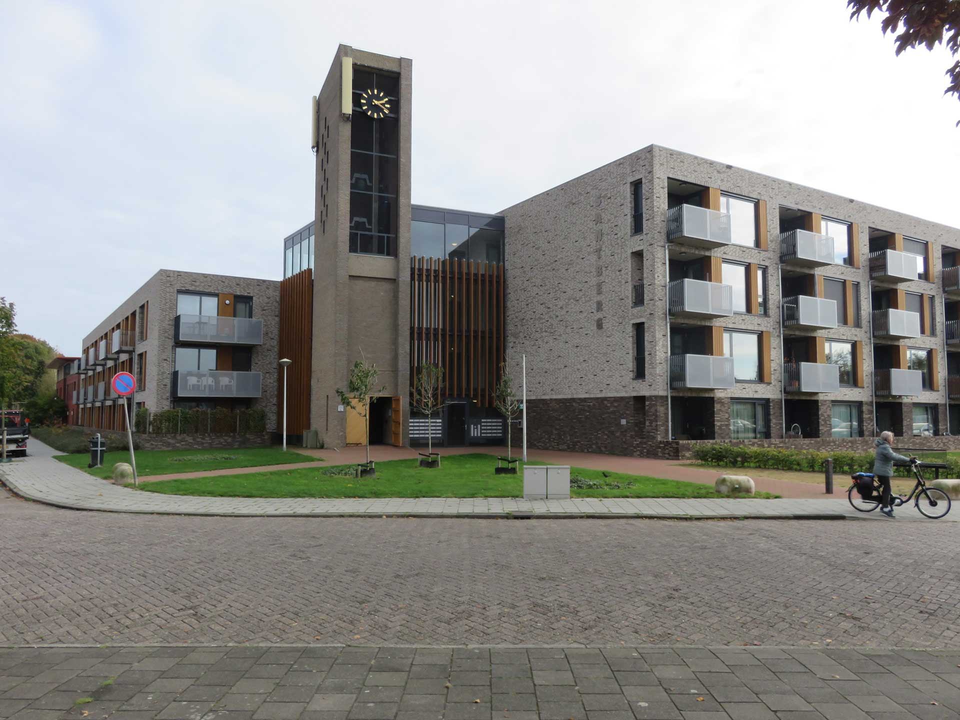 Appartementen op de plaats van de Goddelijke Voorzienigheidskerk (foto: BHIC / Frans van de Pol, 2021)