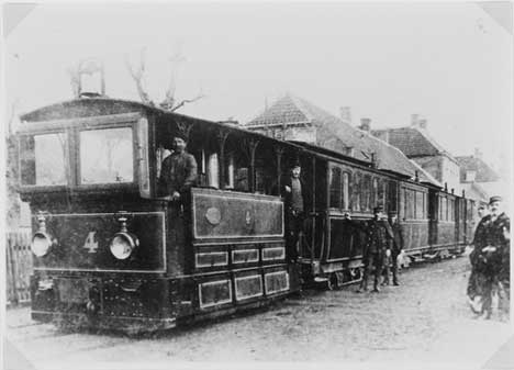 Hoeven, Oude tram zoals deze door Hoeven kwam voor reizigers van Breda- Etten Leur-Hoeven-Oudenbosch- Oud Gastel en terug (WBA, RAW014019590)